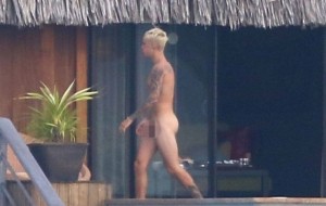 Justin Bieber completamente desnudo en unas fotografías que han "roto" internet.