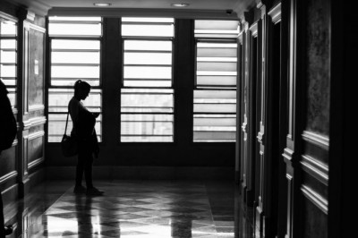 Cómo sobrevivir a una caída en ascensor